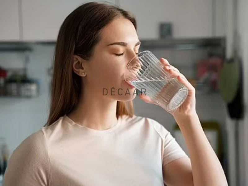 uống đủ nước trị mụn ẩn